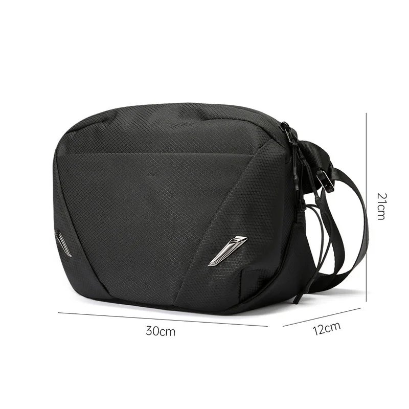 Guangzhou Fuliya Industry Co.,Ltd C-81470 This bag has phone/bottle pockets, adjustable strap, water-repellent fabric, padded shoulder, and expandable capacity, for commute and outdoor.