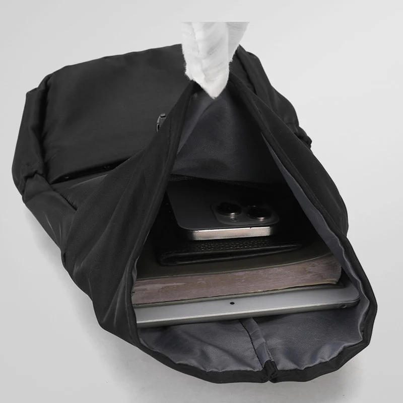 Guangzhou Fuliya Industry Co.,Ltd C-81477 Nylon water-repellent large chest bag, roll-top buckle anti-theft, wide opening for easy access, adjustable straps - for commuting and outdoor.