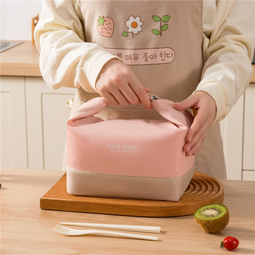 Guangzhou Fuliya Industry Co.,Ltd C-81109 Crossbody hand-carry lunch bag, 3-layer thickened insulation, waterproof fabric, anti-slip shoulder strap, and comfortable handle - crossbody or hand carry for office, picnics, and travel.