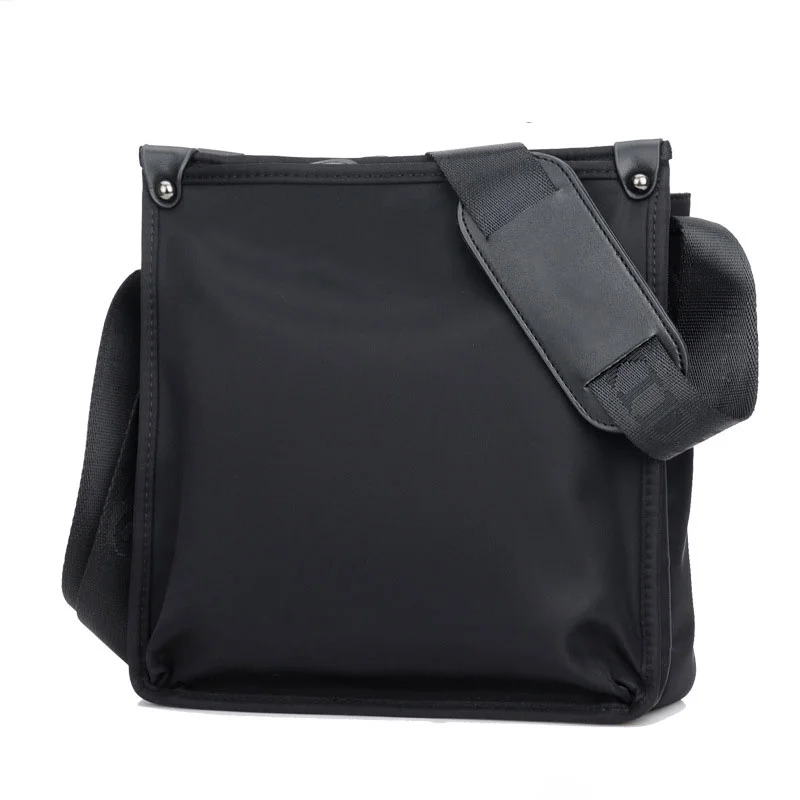 Guangzhou Fuliya Industry Co.,Ltd C-81180 Men's shoulder/crossbody bag, water-resistant Oxford fabric, large capacity, smooth zipper, non-slip shoulder pad, and adjustable buckle - for business, commuting, and daily use.