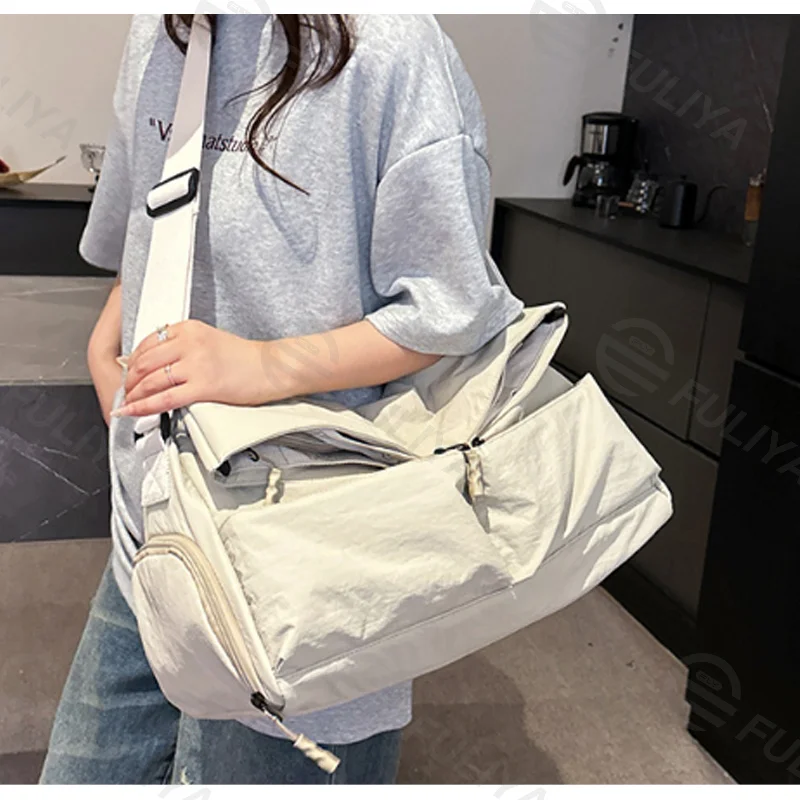 Guangzhou Fuliya Industry Co.,Ltd C-81199 Waterproof travel gym bag, large capacity, shoe compartment, wet/dry pocket, adjustable strap, and comfortable handle - hand, shoulder, or crossbody carry for travel, fitness, and sports.