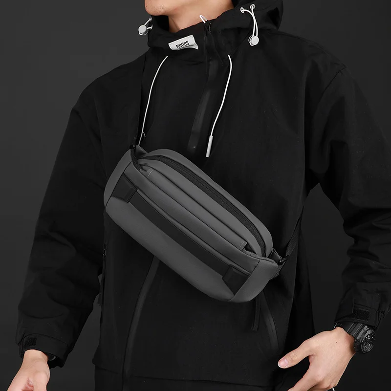 Guangzhou Fuliya Industry Co.,Ltd C-81209 Solid-color minimalist men's chest bag, large capacity, water-resistant and breathable, quick-release buckle and bottle pocket - for commuting, cycling, and casual use.
