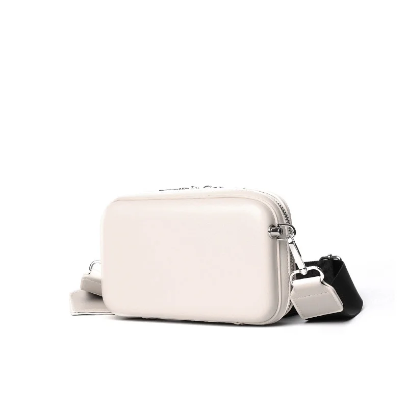 Guangzhou Fuliya Industry Co.,Ltd C-81212 Korean-style men's mini box bag, crossbody, smooth zipper, metal hardware, adjustable strap, and detachable pouch - for daily and casual use.