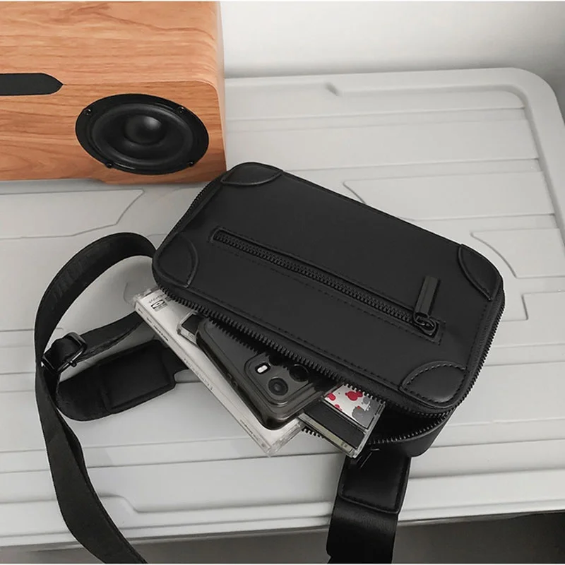 Guangzhou Fuliya Industry Co.,Ltd C-81213 Korean-style men's mini box bag, crossbody, smooth zipper, metal hardware, adjustable strap, and detachable pouch - for daily and casual use.