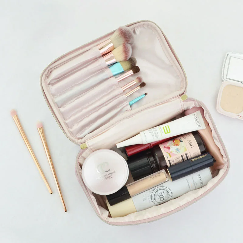 Guangzhou Fuliya Industry Co.,Ltd C-81220 Velvet makeup bag, large capacity with easy access, brush storage band, satin lining, smooth zipper, and comfortable handle - for travel and daily use.