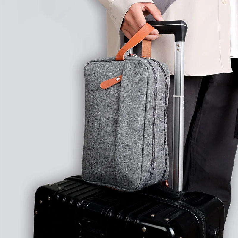 Guangzhou Fuliya Industry Co.,Ltd C-81222 Large-capacity toiletry bag, dual main compartments, leather handle, smooth zipper, and mesh pocket - carry or hang, for travel and daily use.