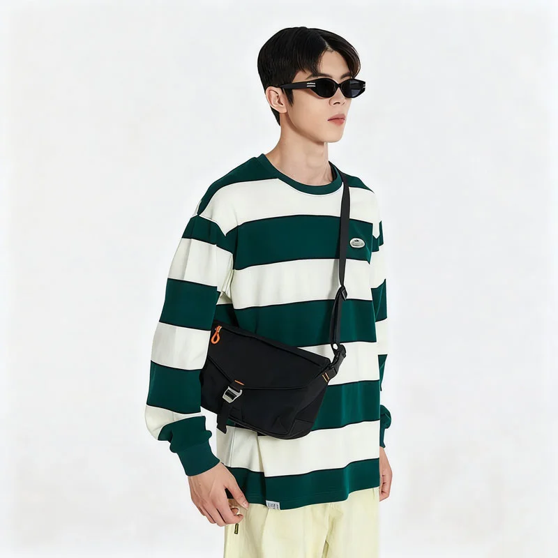 Guangzhou Fuliya Industry Co.,Ltd C-81334 Utility-style large-capacity crossbody bag, multi-compartment design , water-repellent durable fabric, quick-release buckle and adjustable strap - for campus and daily use.