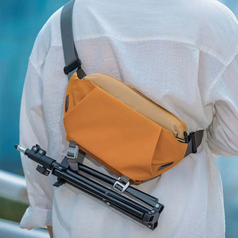 Guangzhou Fuliya Industry Co.,Ltd C-81354 This multi-functional shoulder bag features hand/shoulder carry, an adjustable shoulder pad, a semi-open compartment, and a bottom strap - ideal for commuting, outdoor, and daily use.