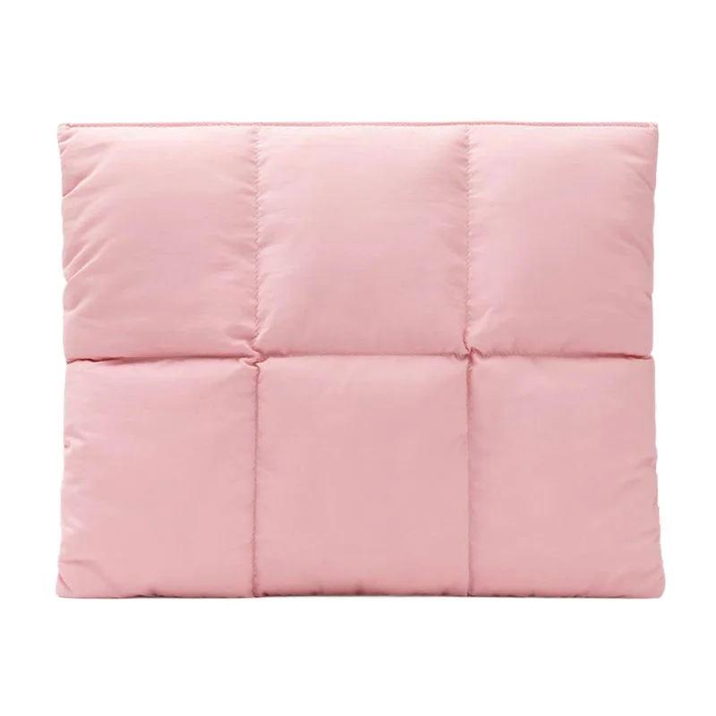 Guangzhou Fuliya Industry Co.,Ltd C-81437 This magnetic ultra-thin laptop sleeve is waterproof, puffy but not bulky, fits 14″ laptops, and is great for daily carry.