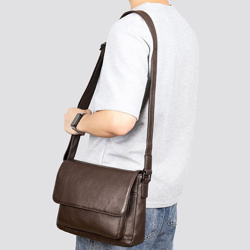 Guangzhou Fuliya Industry Co.,Ltd C-81451 This business messenger bag features premium leather, waterproof expandable design, multiple pockets, and shoulder/crossbody carry - for commuting and travel.