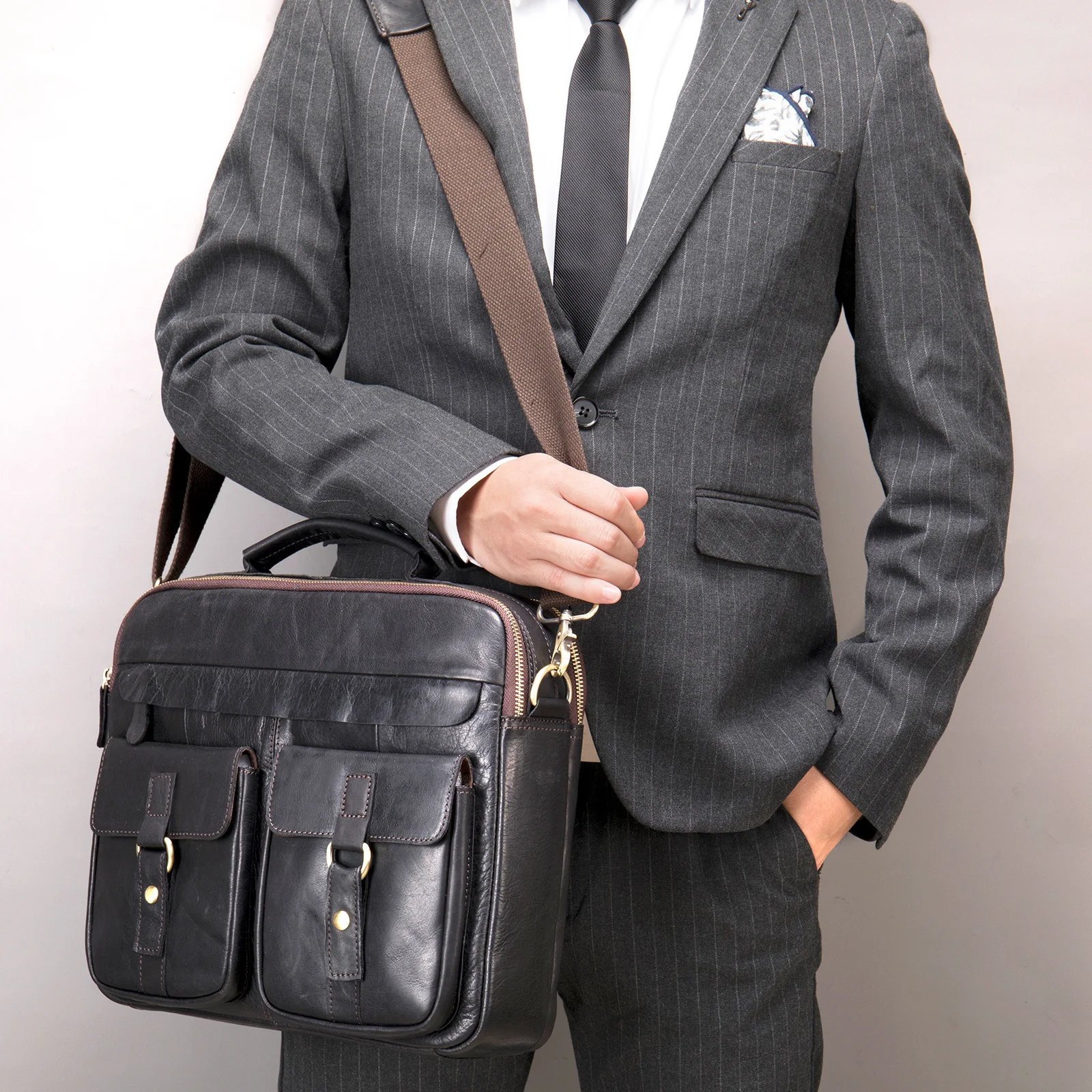 Guangzhou Fuliya Industry Co.,Ltd C-80907 Vintage crazy horse leather men's shoulder bag, top-grain cowhide, durable texture, hand and crossbody carry - for business, commuting, and casual use.
