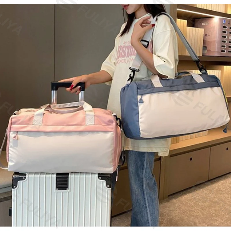 Guangzhou Fuliya Industry Co.,Ltd C-80940 Pink waterproof training travel bag with shoe compartment, front zip pocket, and trolley belt. Dry-wet separation, large capacity. For women's fitness, sports, and travel.